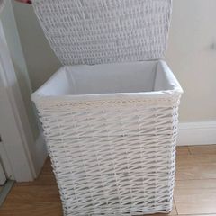 Laundry basket/wicker