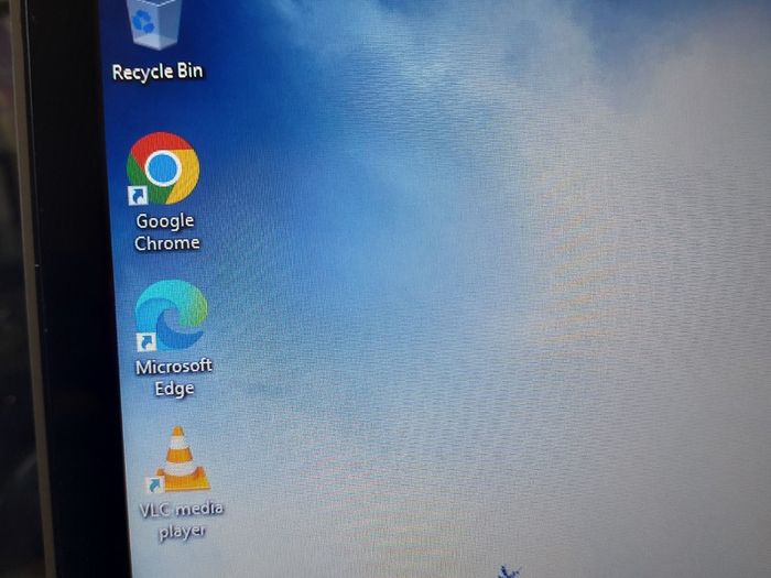 HP Laptop, TPN-W125, Intel Core i3-7100U CPU, 2.4GHz, 8GB Ram, 118GB SSD, Windows 10, Microsoft Edge, Chrome and VLC