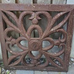 Vintage Ornate Cast Iron Garden Base / Architectural Salvage Plaque