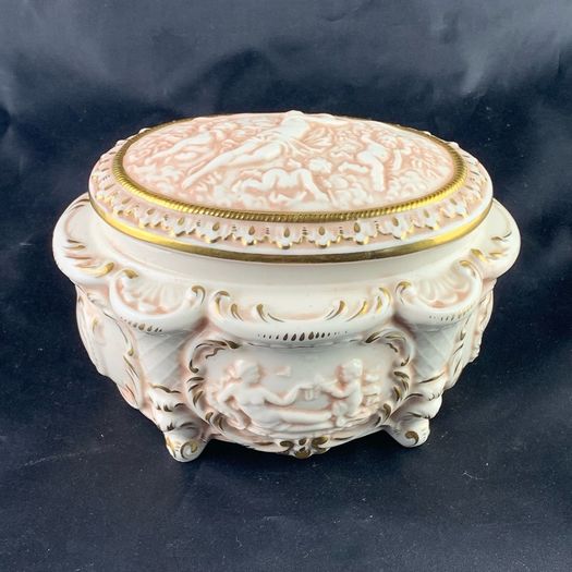 Vintage porcelain bowl with Cherubs