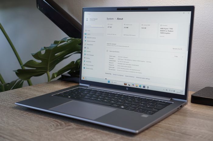 HP ZBook Firefly 14 G11 | Ryzen 7 Pro 8840HS | 16GB | 512gb