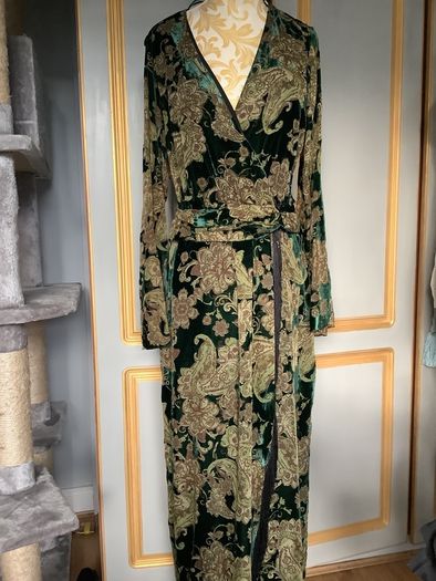 Zara velvet wrap style dress, new, size M,