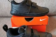 Toddler's NIKE runners NEW size UK 8.5
