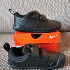 Toddler's NIKE runners NEW size UK 8.5
