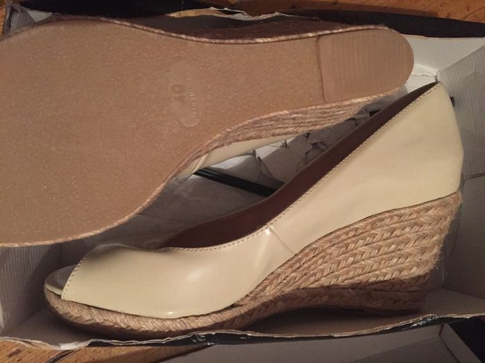 BNIB Ladies Open Toed cream wedges size 40