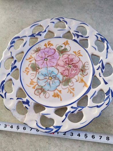 Vintage  19 cm. dimeter flowery  hinging wall plat made in Portugal.