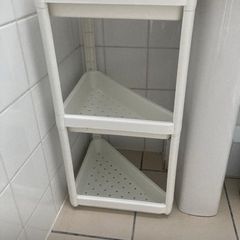 Free bathroom shelf