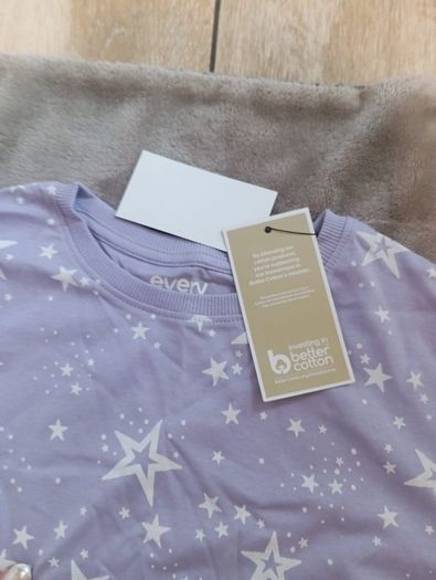 girls wear pyjamas.  2pairs in bundle