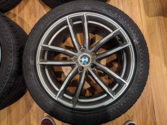 Genuine BMW G30 662M 18 inch alloys and tyres