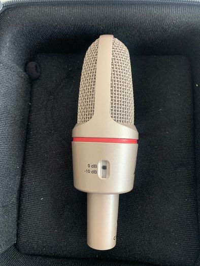 AKG C3000 Condenser Microphone and Shock Mount (Excellent Condition)