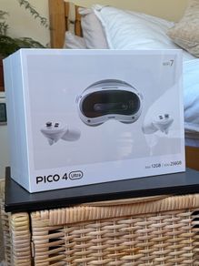 Pico 4 Ultra VR set