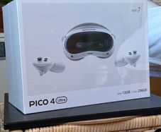 Pico 4 Ultra VR set