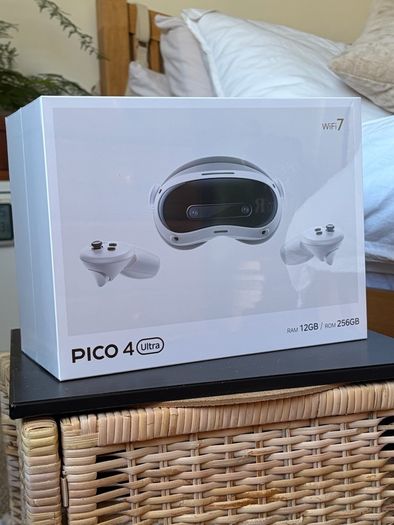 Pico 4 Ultra VR set