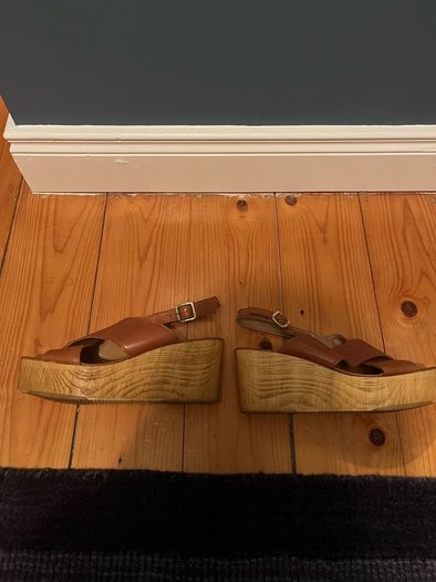 Ladies sandals