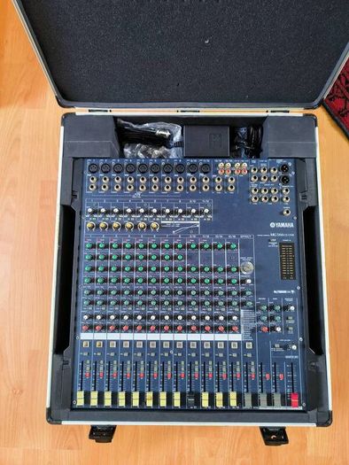 Yamaha MG166CX-USB 16-Channel Mixing Console + Original Power Supply (Brand New) + Thomann Hard Carry Case