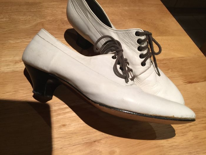 White Brogue Shoes with Heel