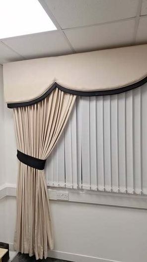 curtain  phelmet box