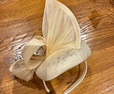 Beautiful Cream Fascinator
