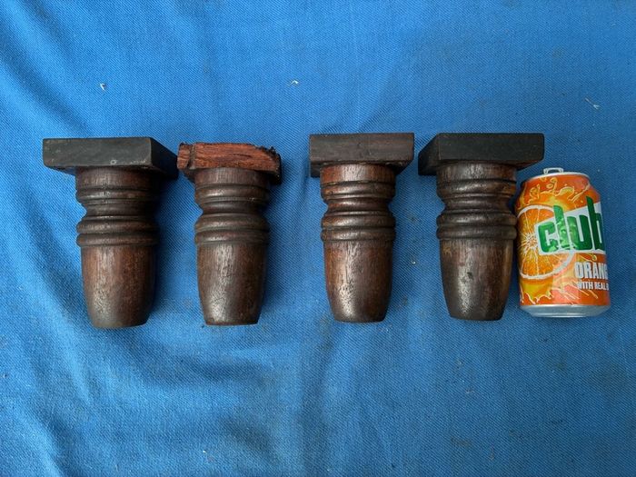 4 furniture legs
