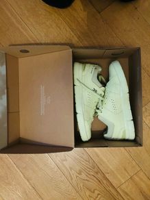 ON The Roger Clubhouse Sneaker UK8 EU42