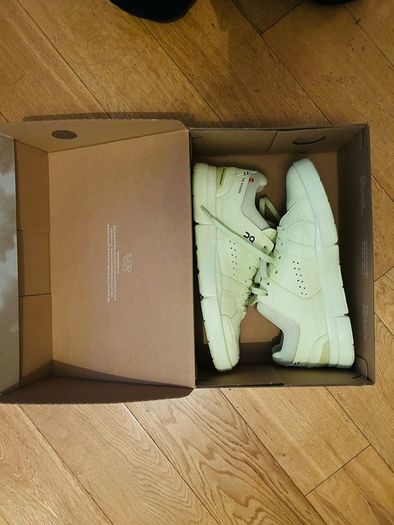 ON The Roger Clubhouse Sneaker UK8 EU42