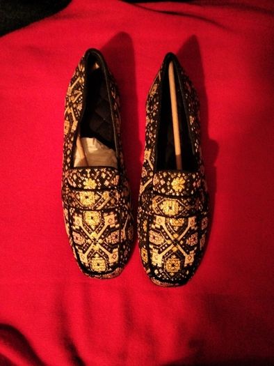 Flat slippers/shoes