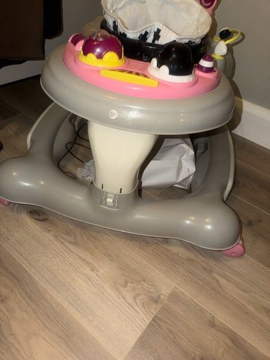 Baby walker with wheels