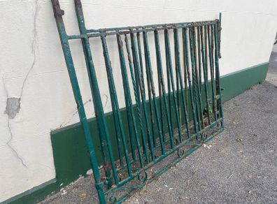 Free pair of iron gates