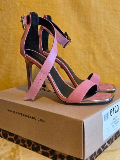 Beatiful pink heels, size 7