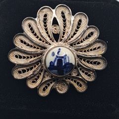 Vintage signed Delft filigree brooch
