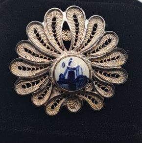 Vintage signed Delft filigree brooch