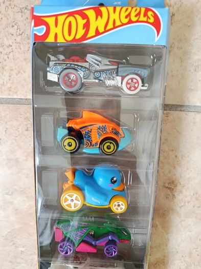 Hot Wheels 2025 Street Beasts die-cast 1:64 5-Pack (JBJ90 JA10C) NEW & SEALED