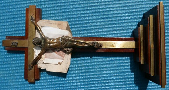 Victorian Amboyna Crucifix. 13,5" x 6,5"