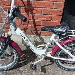 Girls bike 18 inch wheel