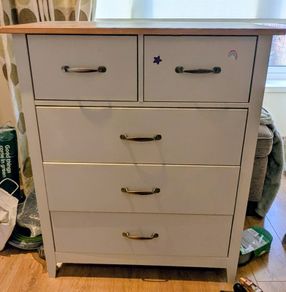 chest of drawers