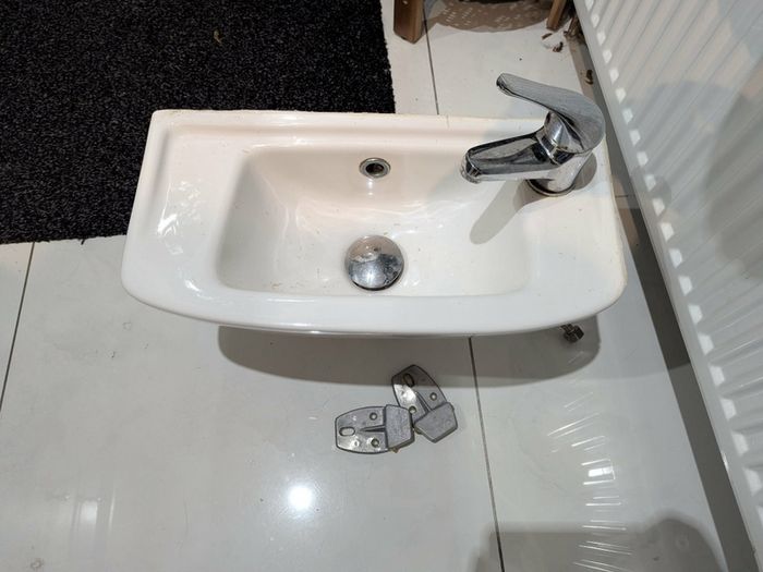 Bathroom Sink (46cm x 23cm)