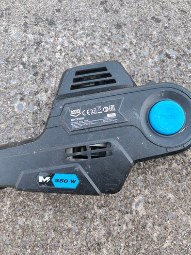 Electric hedge cutter
