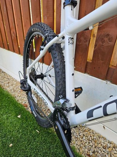 Carrera Valour 27.5 Mountain Bike L Frame Like New