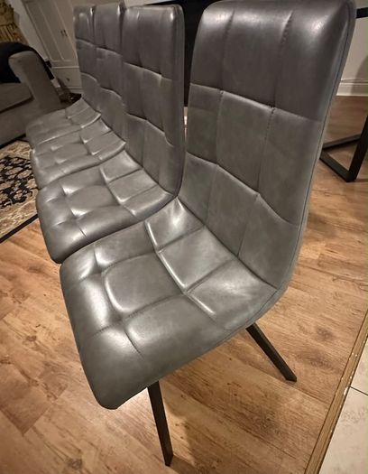 Dining Table & 4x Chairs