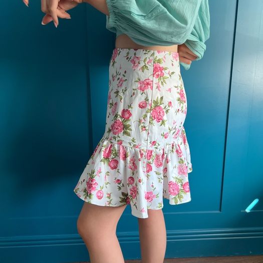 Rare London floral skirt. Size 10. BNWT
