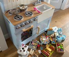 Tidlo Wooden Play Kitchen & Large Accessories Bundle