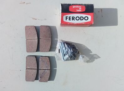 Renault 8/10 Brake Pads.