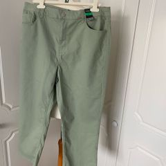 BNWT Cropped Jeans, size 16