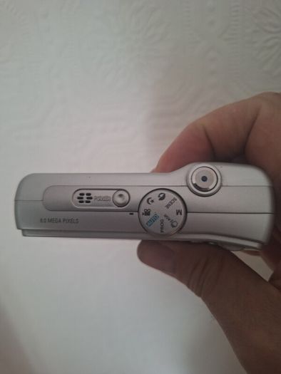 Samsung Digimax D60 6MP digital camera