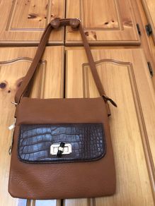 Cross body ladies hand bag