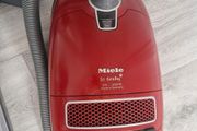 I repair Mieli vacuum cleaners. If someone's is broken, I can provide repair services.