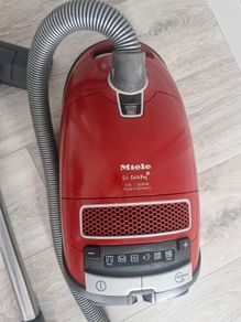 I repair Mieli vacuum cleaners. If someone's is broken, I can provide repair services.