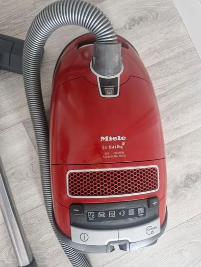 I repair Mieli vacuum cleaners. If someone's is broken, I can provide repair services.