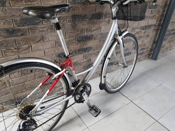 ladies Raleigh city bike ( can deliver)