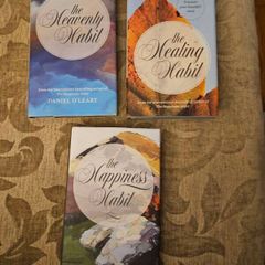 3 X Inspirational hardback books written by Irish priest and author Daniel O'Leary (The Heavenly Habit, The Healing Habit, and The Happiness Habit), published by Columba Press. 3 x HARDBACK WITH DUSTJACKET IN GOOD CONDITION. SEE PHOTOS FOR SAME.